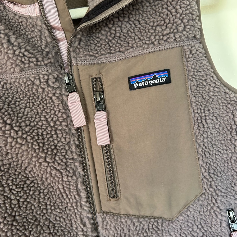 Patagonia Women’s SIZE SMALL - Festive Fleece Vest - Taupe/Olive and Pink - NEW